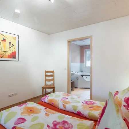 W6 - Whirlpool, Kamin Appartement